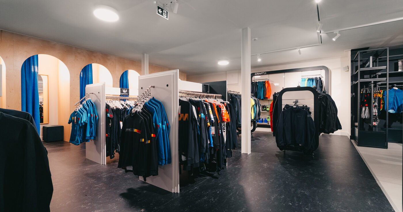 Winkelinrichting - Cyclewear Achel - Interieur Fietswinkel - Inrichting winkel